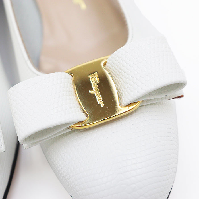 Salvatore Ferragamo pumps Calf leather white 41298 VARA