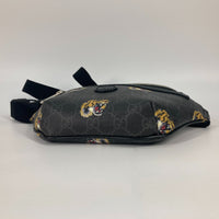 GUCCI body bag 675181 GG Supreme Canvas / Leather black GG Supreme tiger belt bag tiger mens Used Authentic